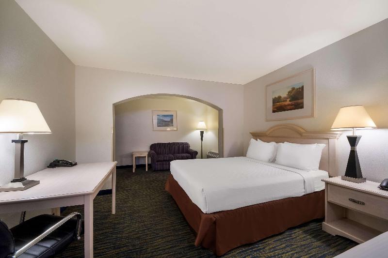 Surestay By Best Western Falfurrias image