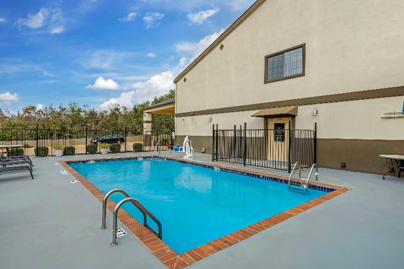 Best Western Pineywoods Inn image