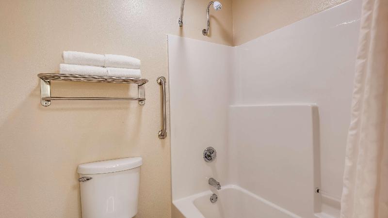 Best Western Pineywoods Inn image