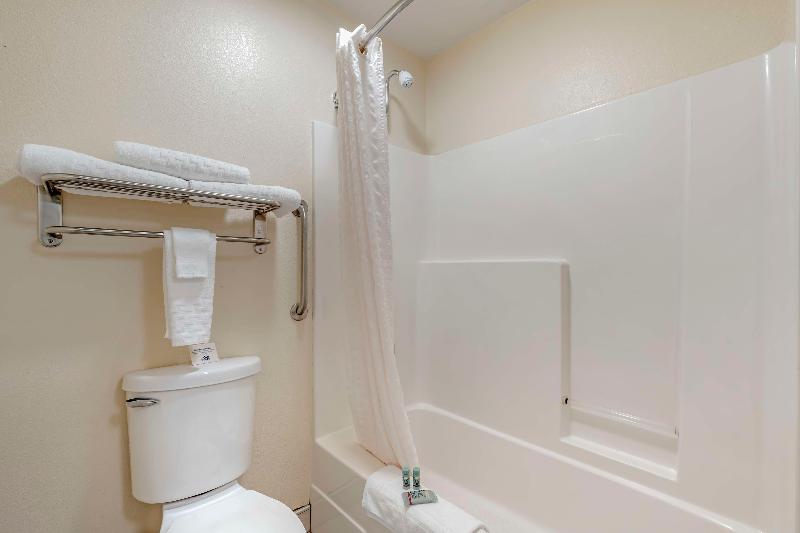 Best Western Pineywoods Inn image