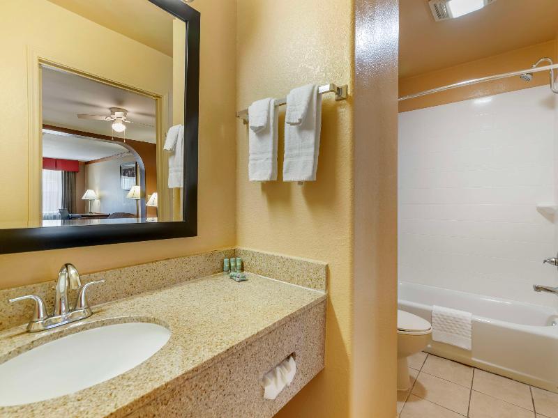 Best Western Windwood Inn & Suites image