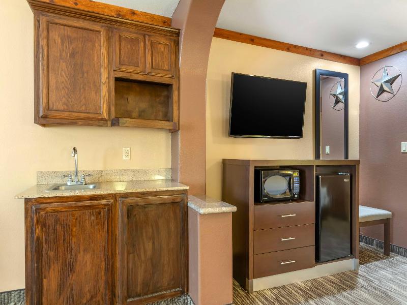 Best Western Windwood Inn & Suites image