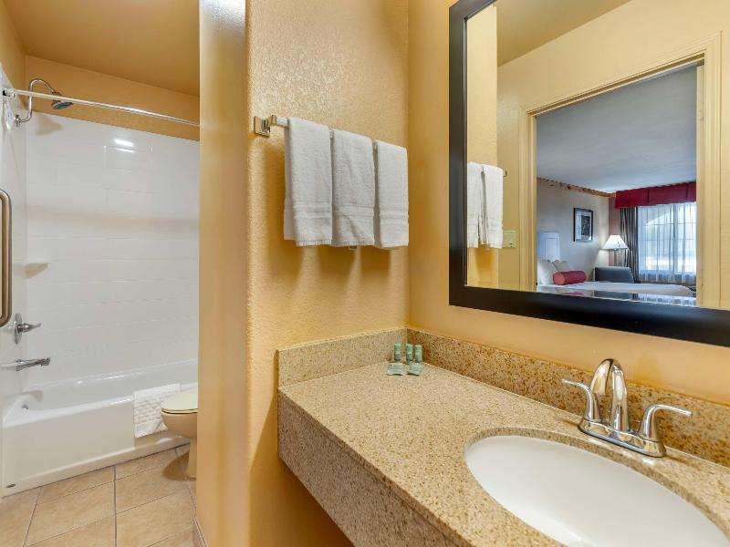 Best Western Windwood Inn & Suites image