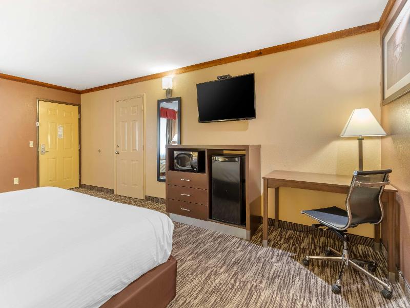 Best Western Windwood Inn & Suites image