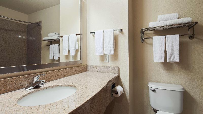 Best Western Cleveland Inn & Suites image