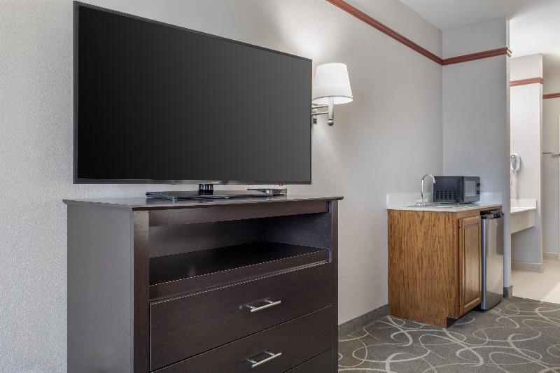Best Western Limestone Inn & Suites image