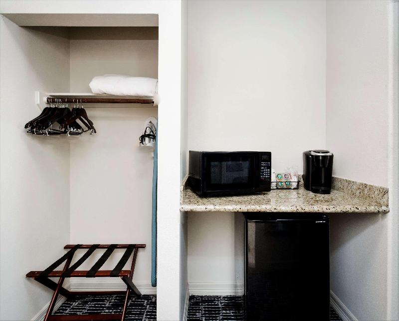 Best Western Sugarland Inn image