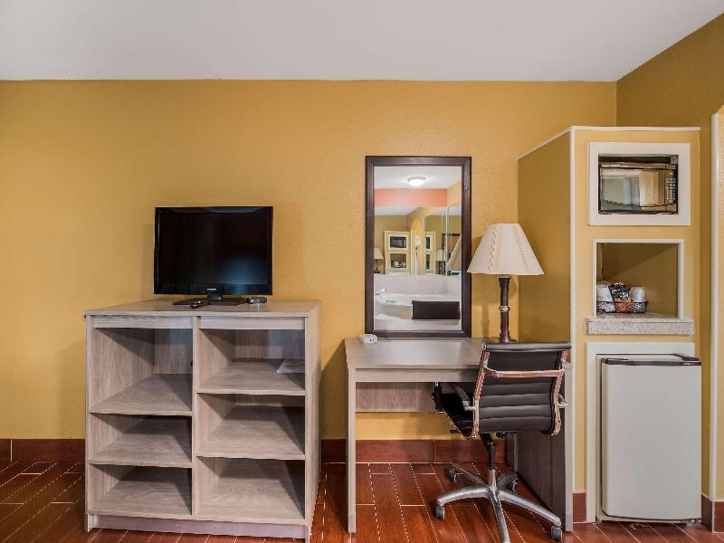 Surestay By Best Western Mt Pleasant image