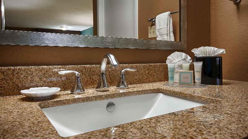Huntsville Inn & Suites  image