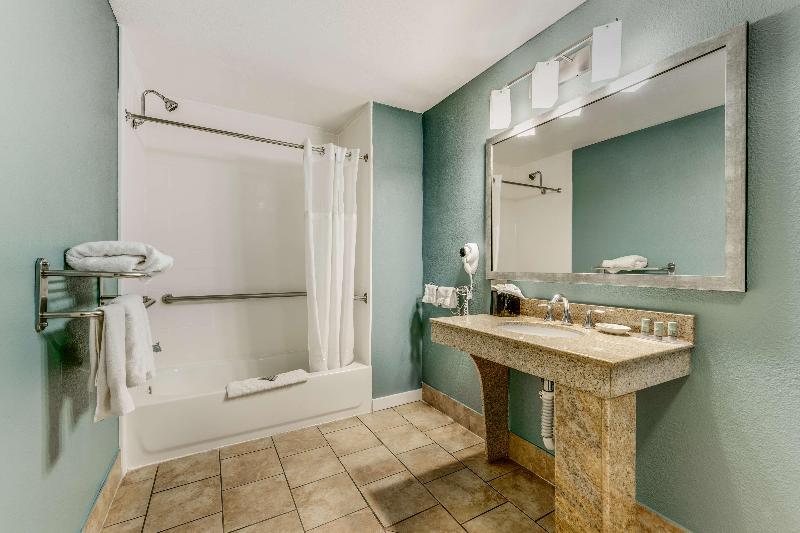 Huntsville Inn & Suites  image