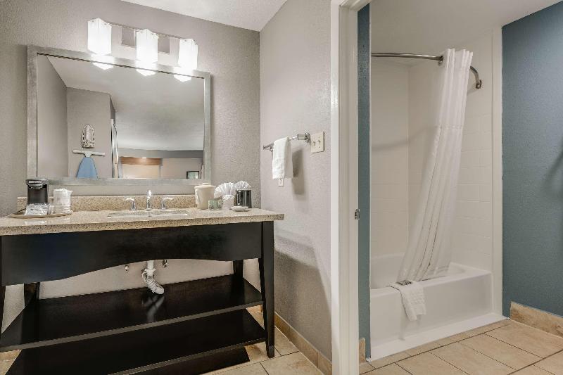 Huntsville Inn & Suites  image