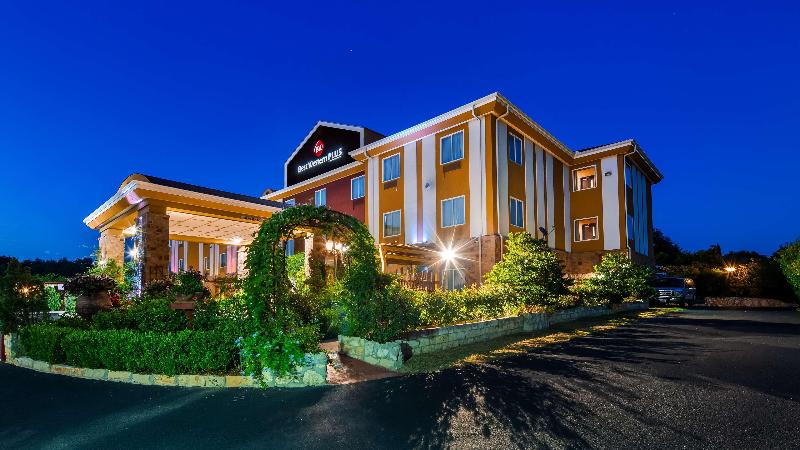 Blanco Luxury Inn & Suites image