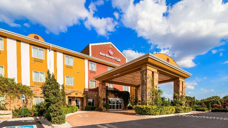 Blanco Luxury Inn & Suites image