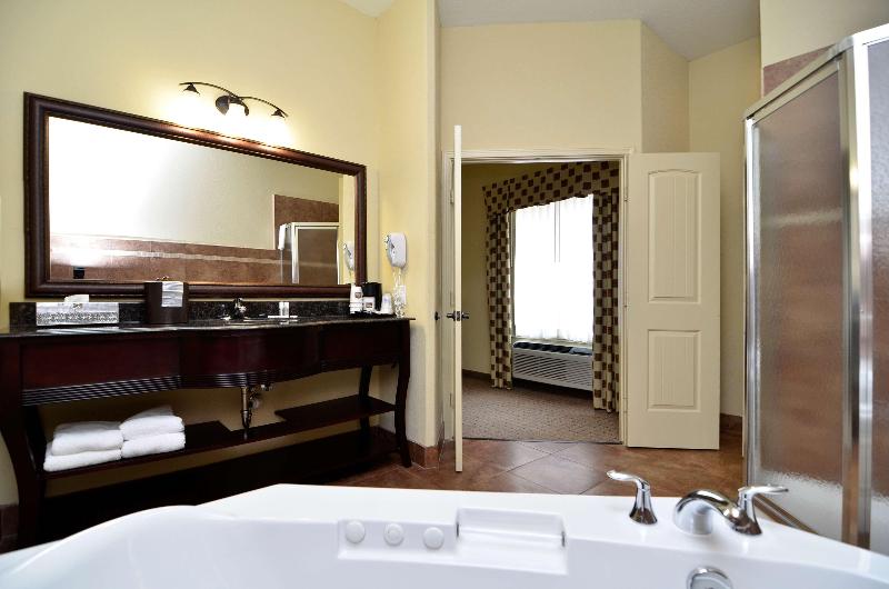 Blanco Luxury Inn & Suites image