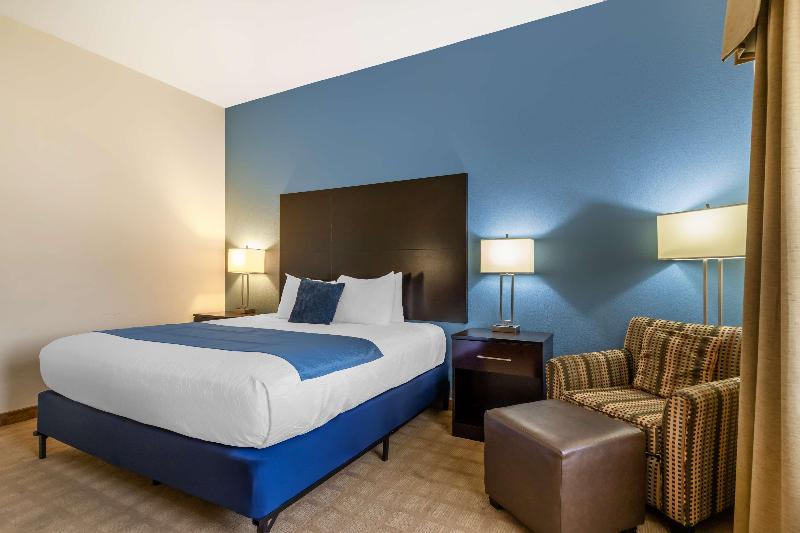 Best Western Plus Lytle Inn & Suites image