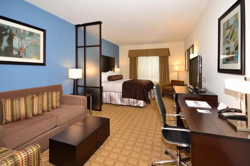 Best Western Plus Lytle Inn & Suites image