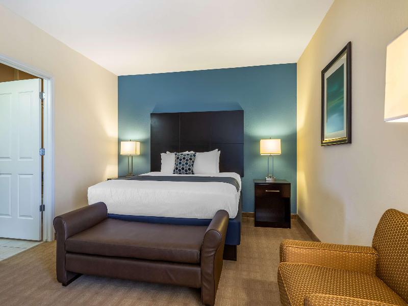 Best Western Plus Lytle Inn & Suites image