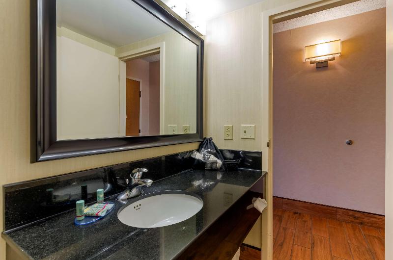 Best Western Staunton Inn image
