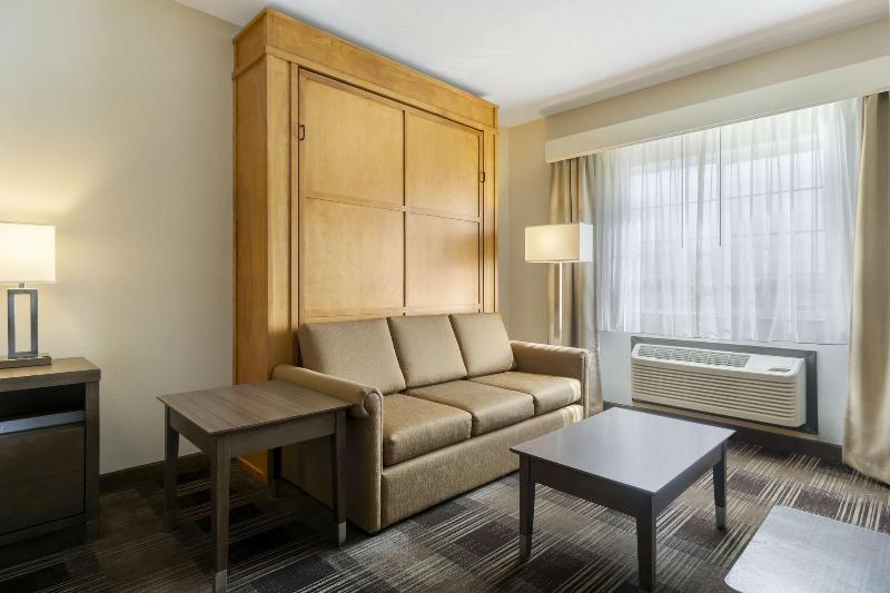 Best Western Plus The Inn at Horse Heaven image