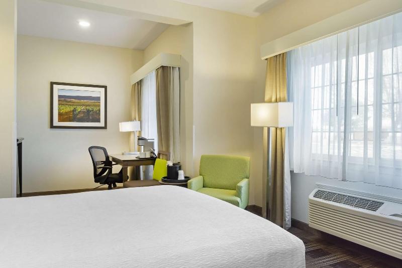 Best Western Plus The Inn at Horse Heaven image