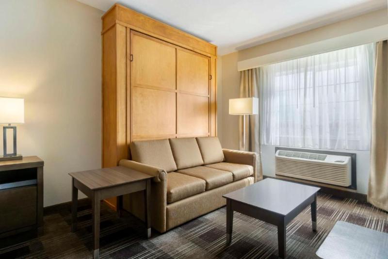 Best Western Plus The Inn at Horse Heaven image