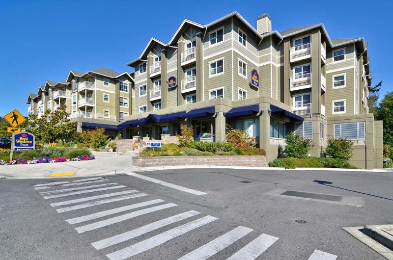 Bainbridge Island Suites image