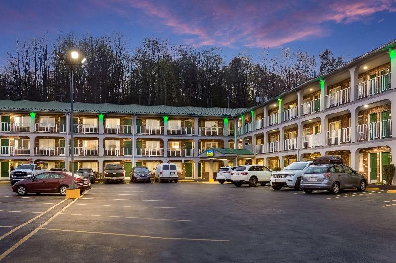 SureStay Hotel by Best Western Summersville image