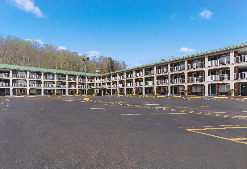 SureStay Hotel by Best Western Summersville image