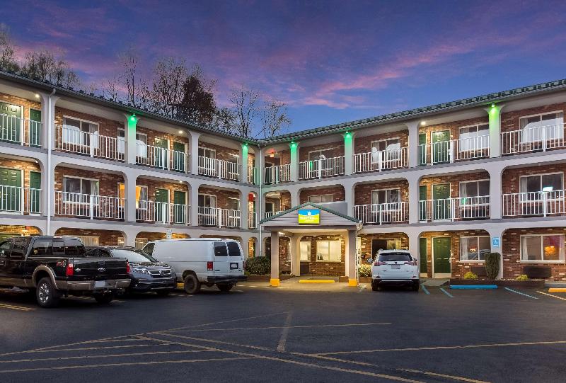 SureStay Hotel by Best Western Summersville image