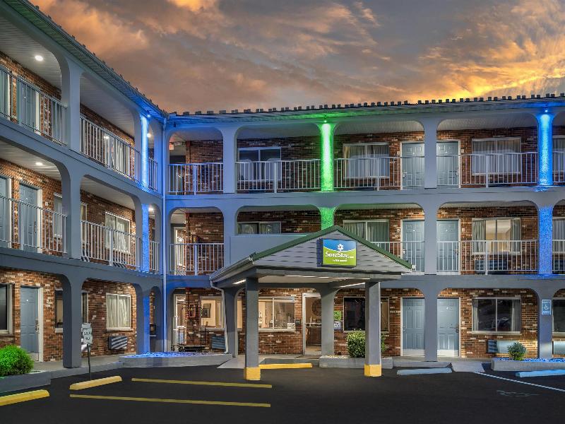 SureStay Hotel by Best Western Summersville image
