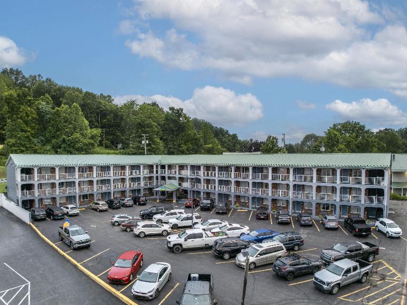 SureStay Hotel by Best Western Summersville image