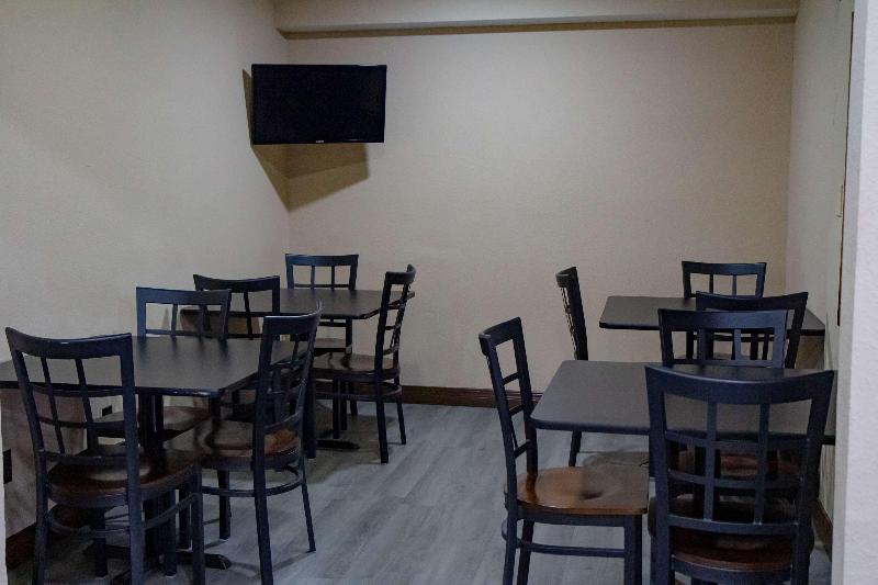 SureStay Hotel by Best Western Summersville image