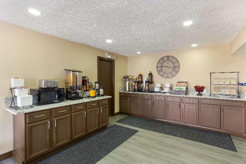 SureStay Hotel by Best Western Summersville image