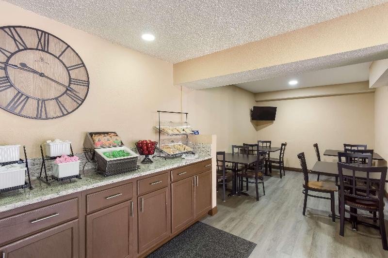 SureStay Hotel by Best Western Summersville image