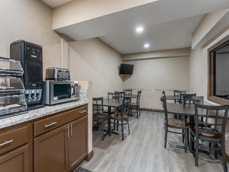 SureStay Hotel by Best Western Summersville image