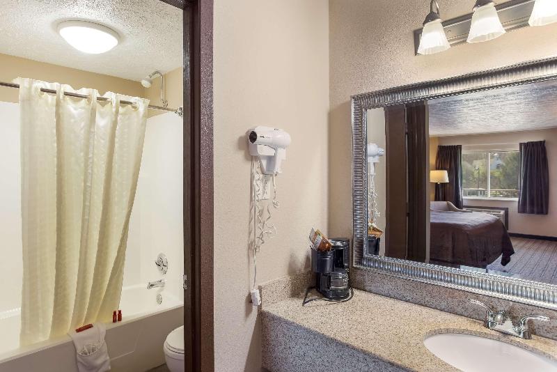 SureStay Hotel by Best Western Summersville image