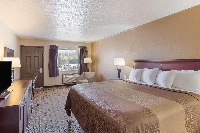 SureStay Hotel by Best Western Summersville image