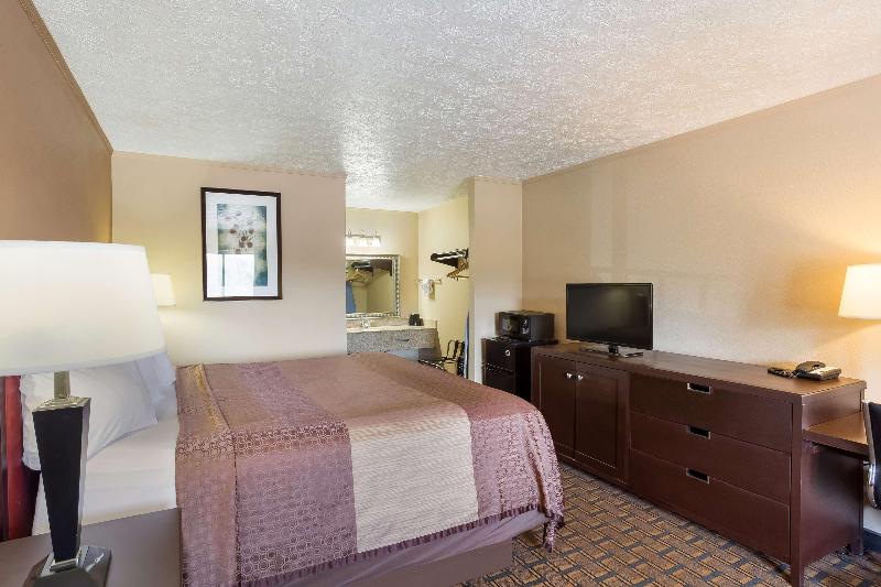SureStay Hotel by Best Western Summersville image
