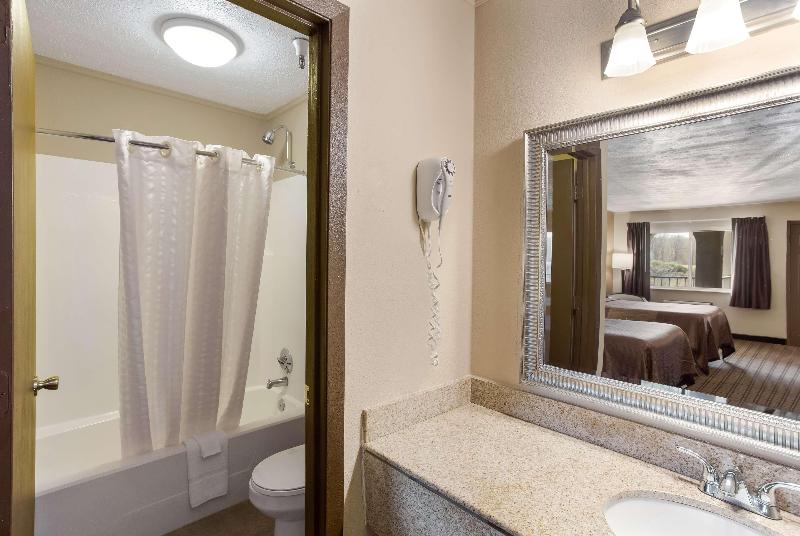 SureStay Hotel by Best Western Summersville image