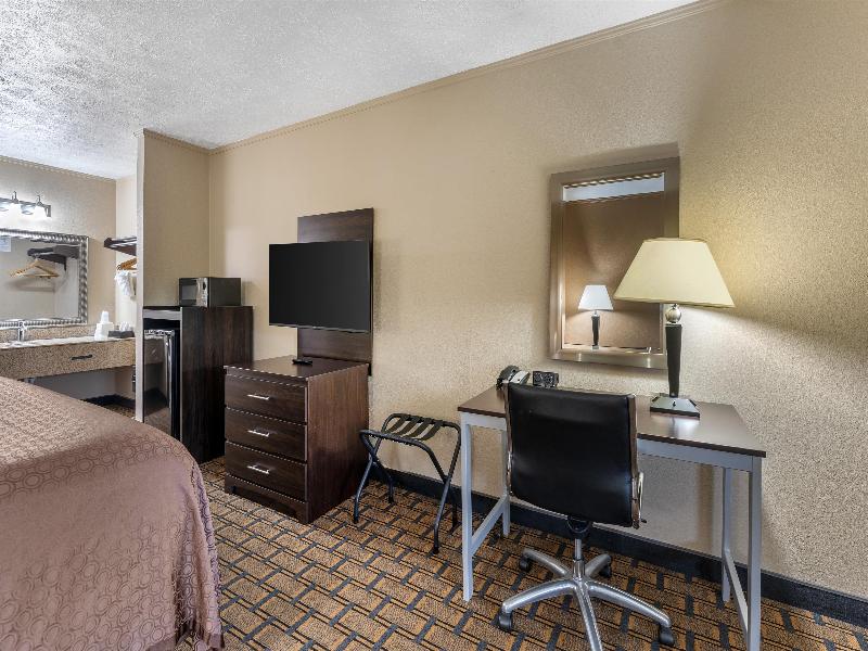 SureStay Hotel by Best Western Summersville image
