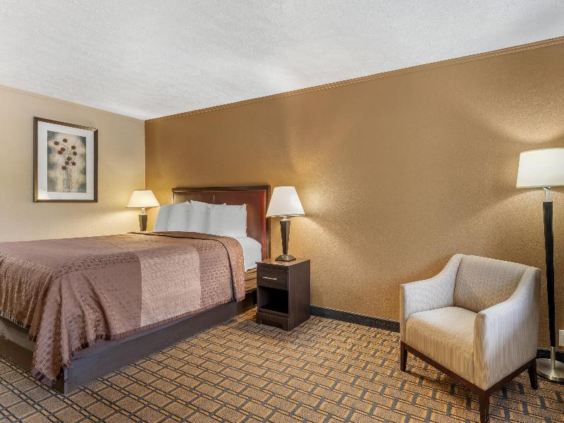 SureStay Hotel by Best Western Summersville image