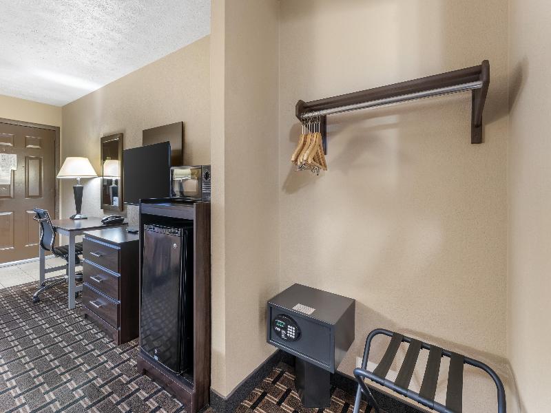 SureStay Hotel by Best Western Summersville image