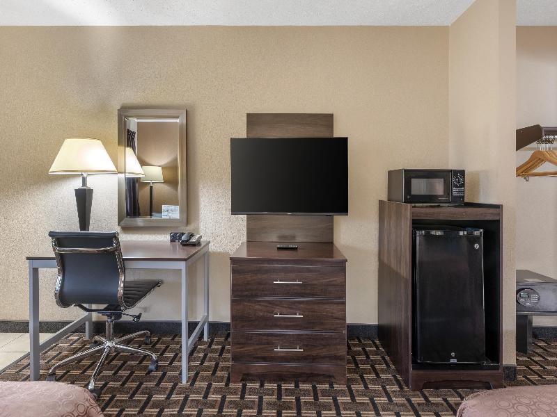 SureStay Hotel by Best Western Summersville image