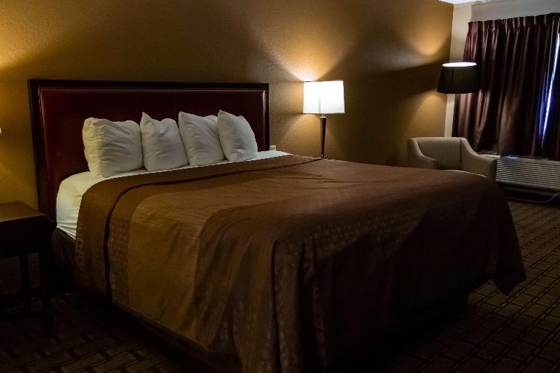 SureStay Hotel by Best Western Summersville image