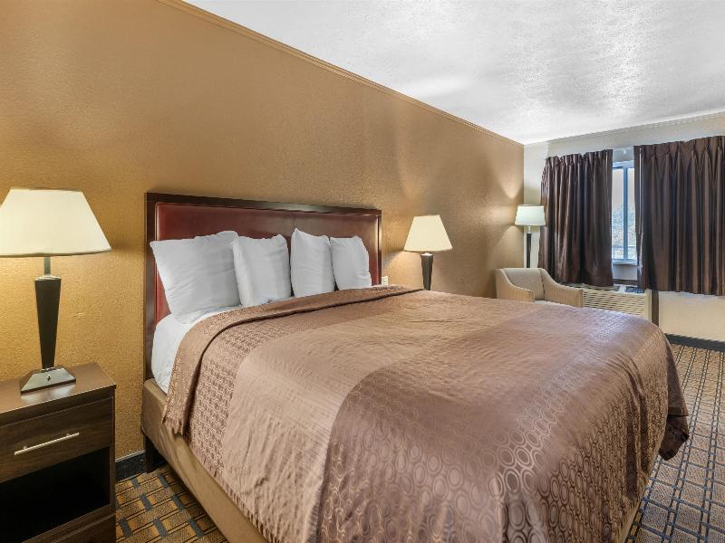 SureStay Hotel by Best Western Summersville image