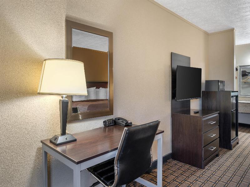 SureStay Hotel by Best Western Summersville image
