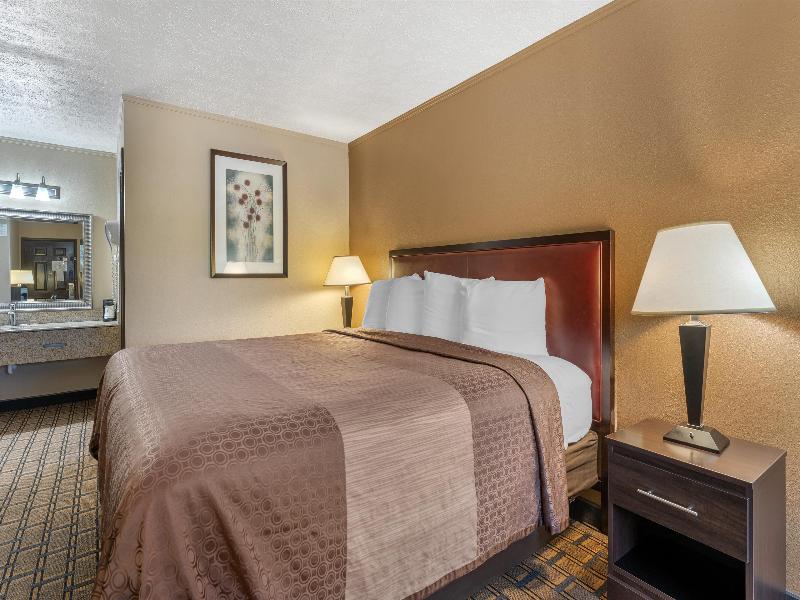 SureStay Hotel by Best Western Summersville image