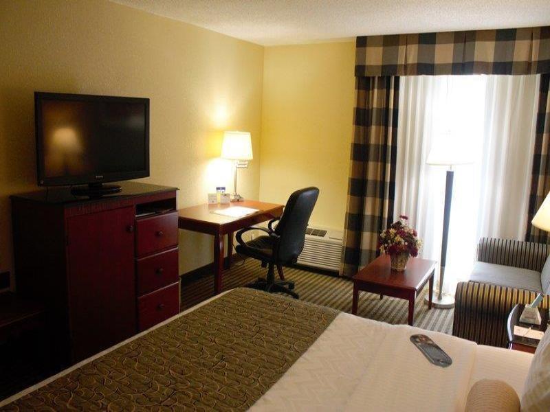 Best Western Plus Bridgeport Inn image