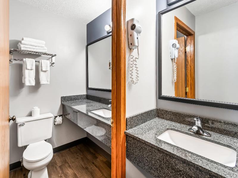Quality Inn Superior Wi image