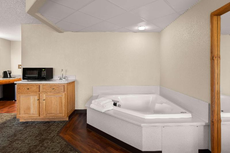 Best Western Northwoods Lodge image